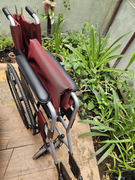 Fotoliu rulant pliabil - Cărucior persoane cu dizabilitati