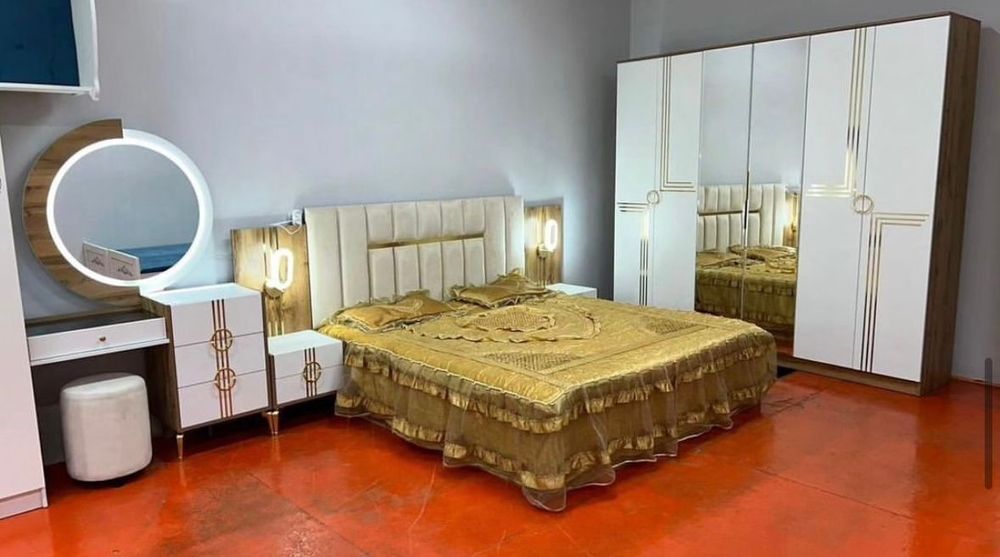 Спальный гарнитур