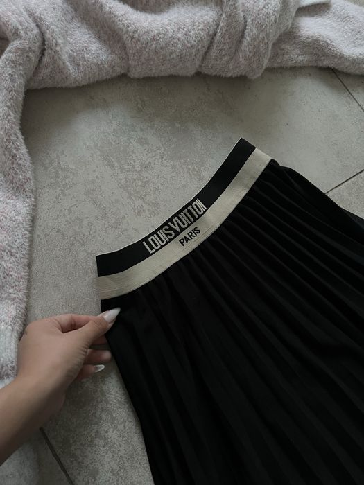 Женская одежда кардиган и юбка