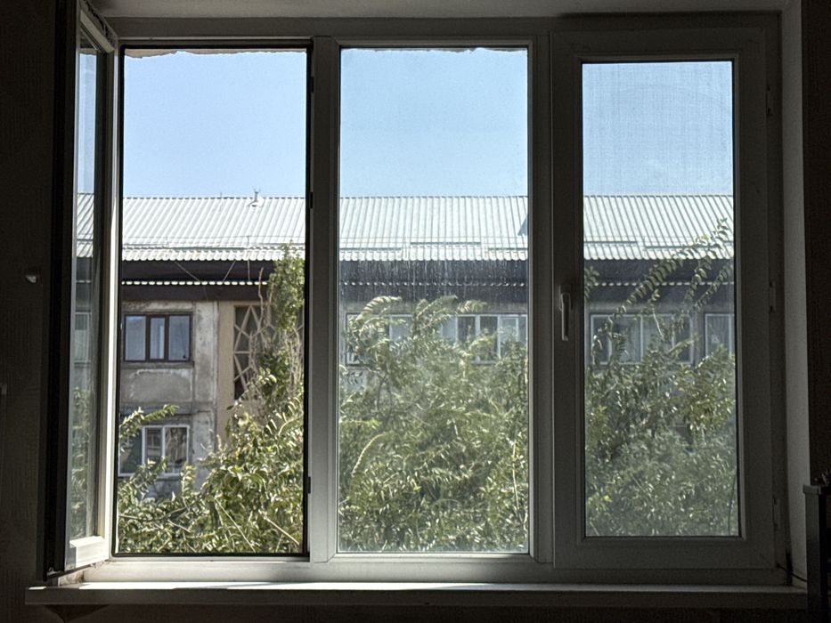 Продам окно 2 сетки есть