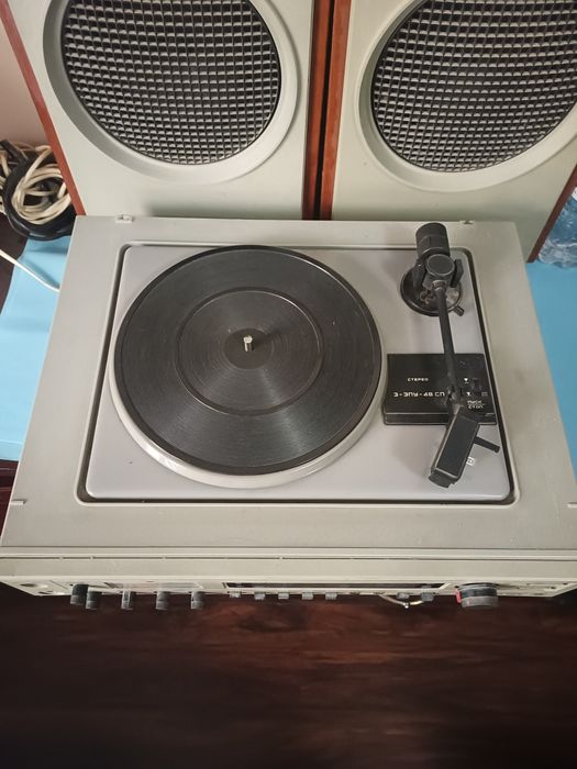 Стереорадиола «Илага-302-IC» СССР с ЦМИ, проигрыватель винила + радио,