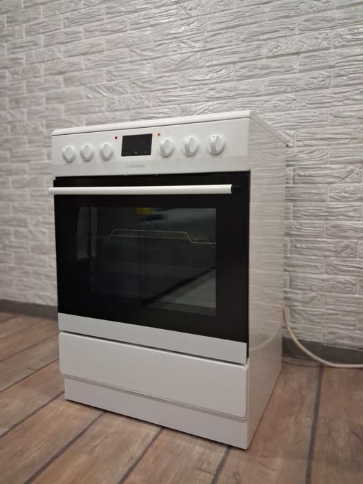 Элекрическая плита Hansa+конвекция.