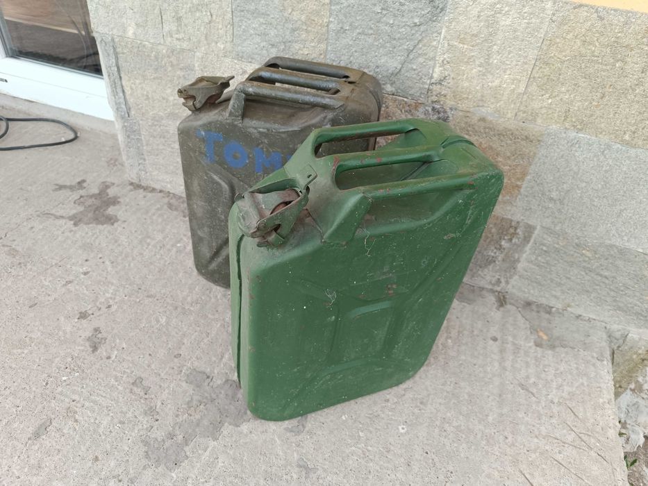 Метални туби за гориво (20 литра)