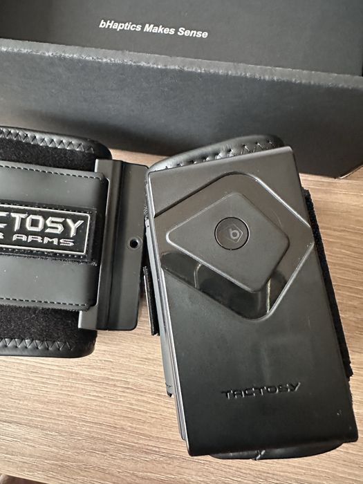 bHaptics - VR Хаптични аксесоари за ръце