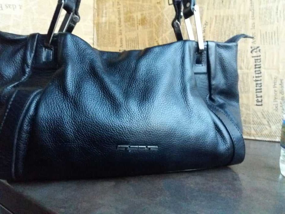 дамска черна кожена чанта от естествена кожа