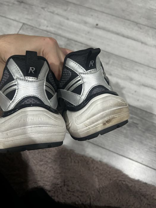 REPRESENT Storm Runner