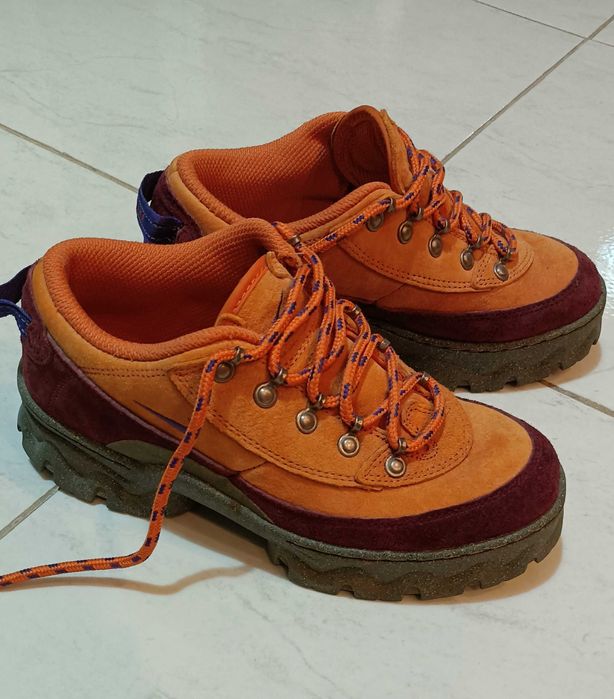 Сникърси Nike Lahar Low (оранжево-лилави)