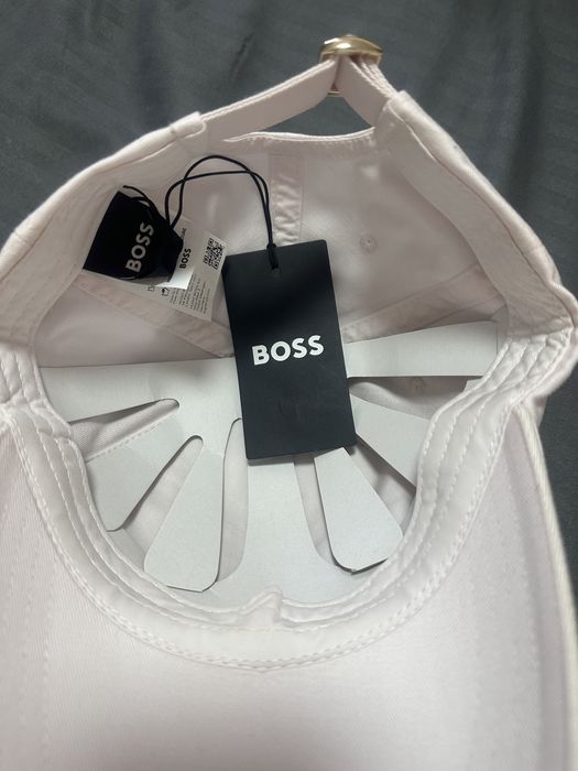 Дамска шапка Boss