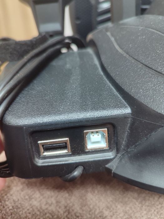 Продам игровой руль для компьютера .