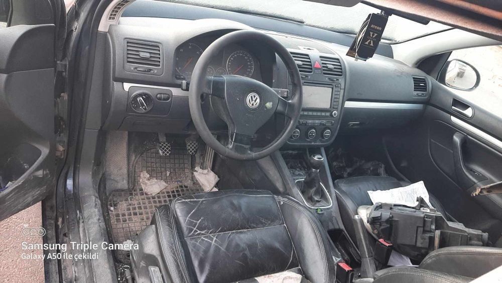 Продавам Голф 5 2.0tdi  140кс. BKD на ЧАСТИ / Имам и други коли.