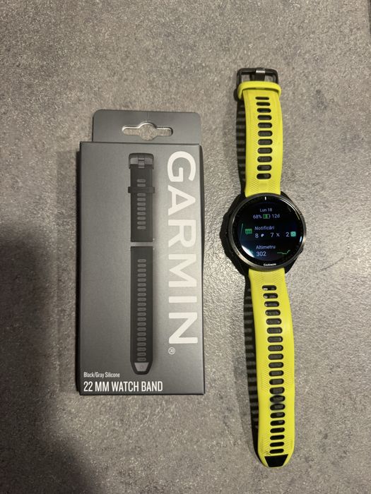 Vând Garmin Forerunner 965+ plus curea  neagra noua cadou