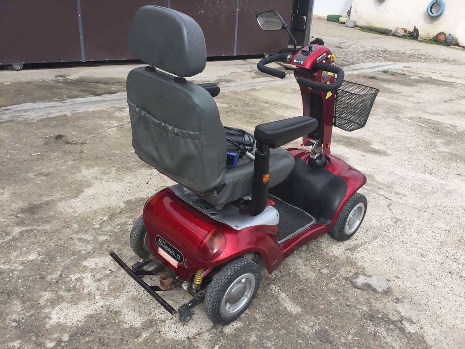 скутер за трудноподвижни хора или инвалиди