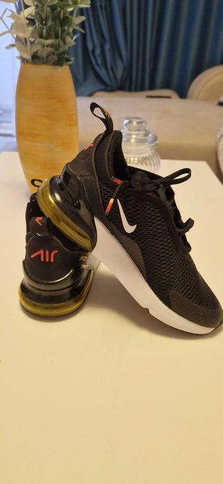 Adidasi Nike 270