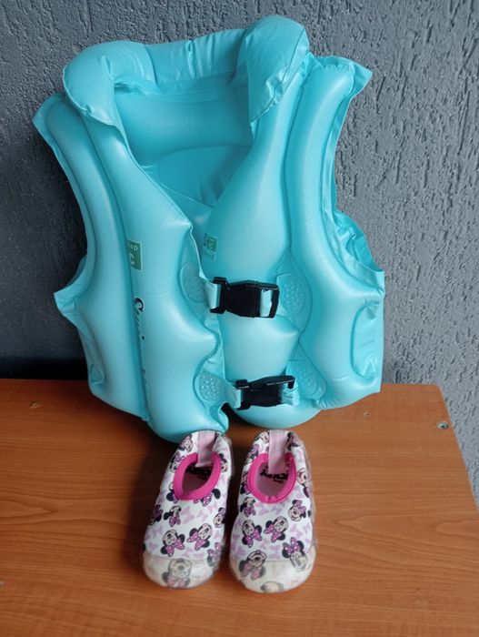 Papucei apa plaja si vesta salvare bebe