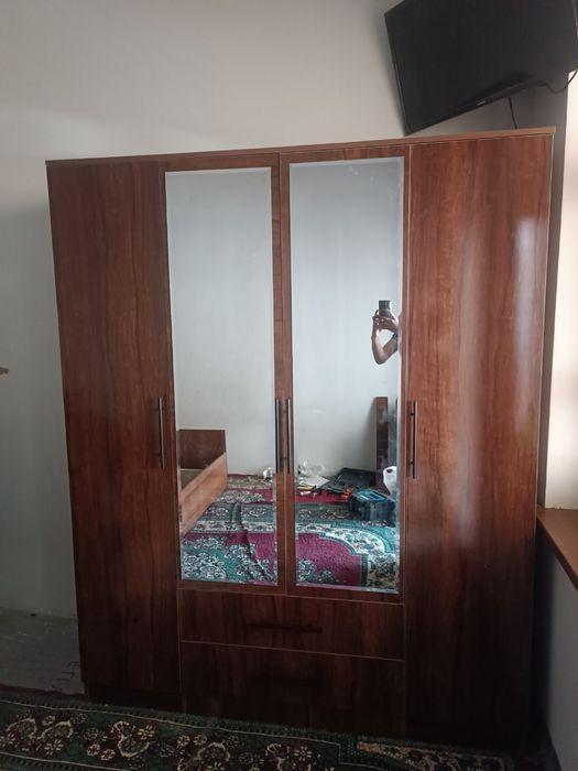 Shkaf sotiladi dastafka ustanovka bepul