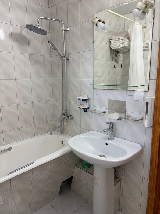 Аренда квартира ул. Садыка Азимова 4/2/4 100 м2