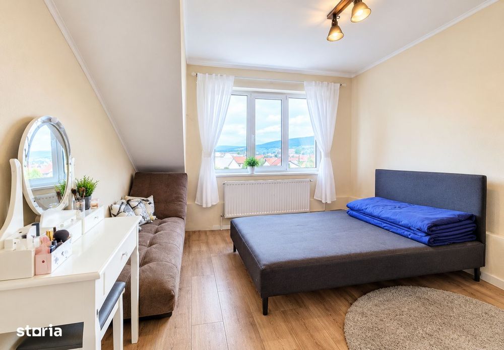 Apartament spatios cu 4 camere,parcare,100 mp utili,zona Stadionului