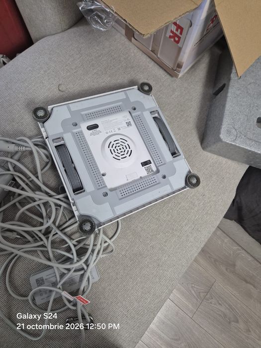 Robot de curatare geamuri Dreame C1