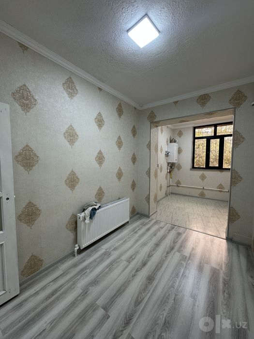 Продается квартира на первом этаже 2 комнаты 60 квадратов