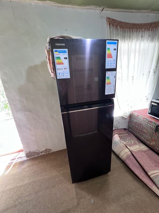 TOSHIBA Холодильник срочно