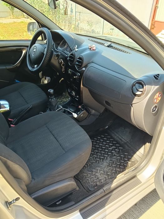 Vând Dacia Duster anul 2010 ptret 4.800 euro negociabil