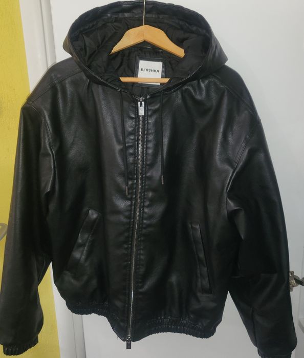Дамско кожено яке Bershka - модерно, като ново