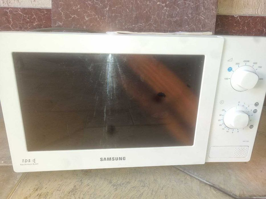 Mikroto'lqinli pech/Микроволновая печь Samsung MW712BR НЕ РАБОЧАЯ