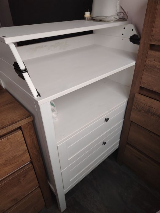 Sundvik маса за повиване детски скрин