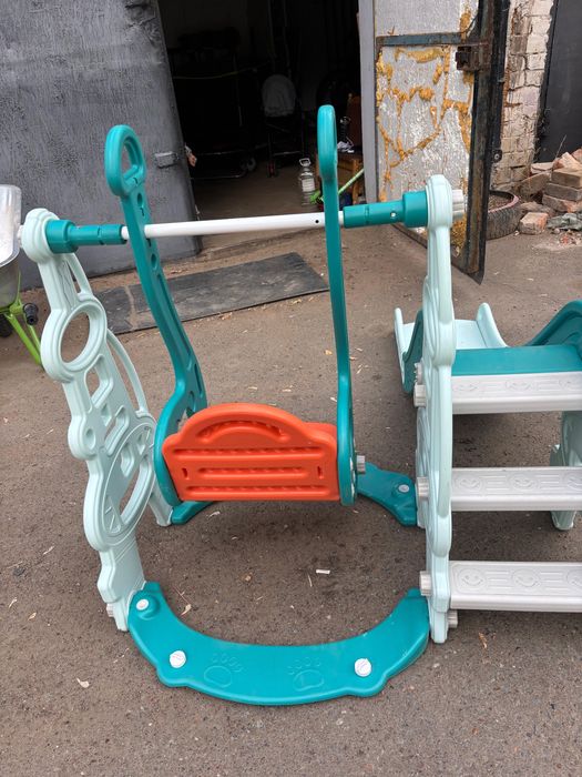 Качели детские в хорошем состоянии. Звоните пишите на ватсапп