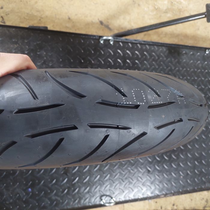 Metzeler 120/70/17 DOT22