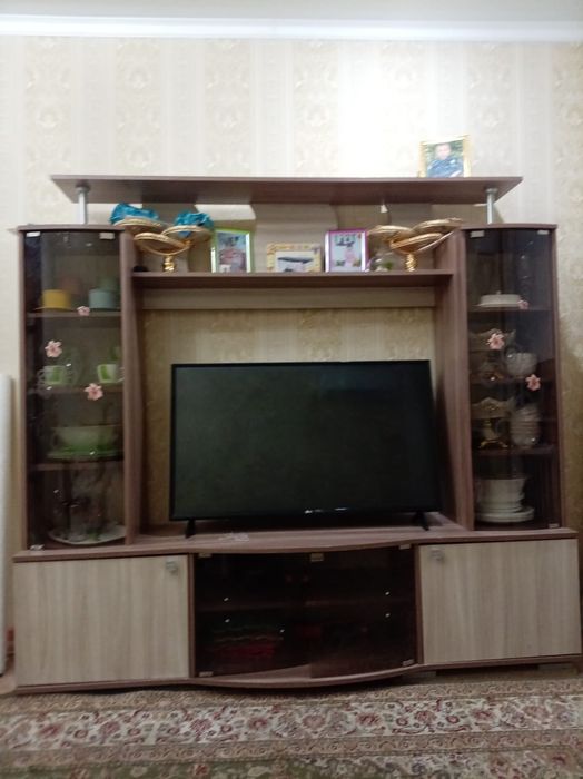 Продам горку в гостиную комнату