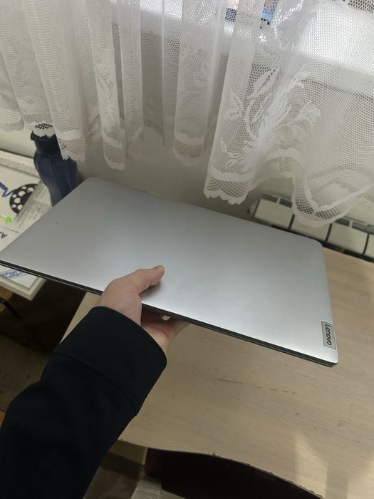 Lenovo ideapad 1