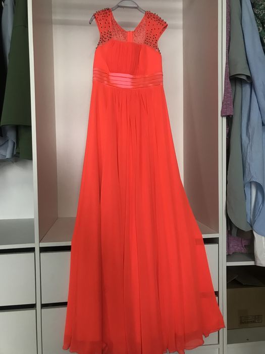 Продам платьев