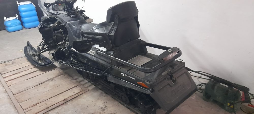 Продам снегоход commander 800