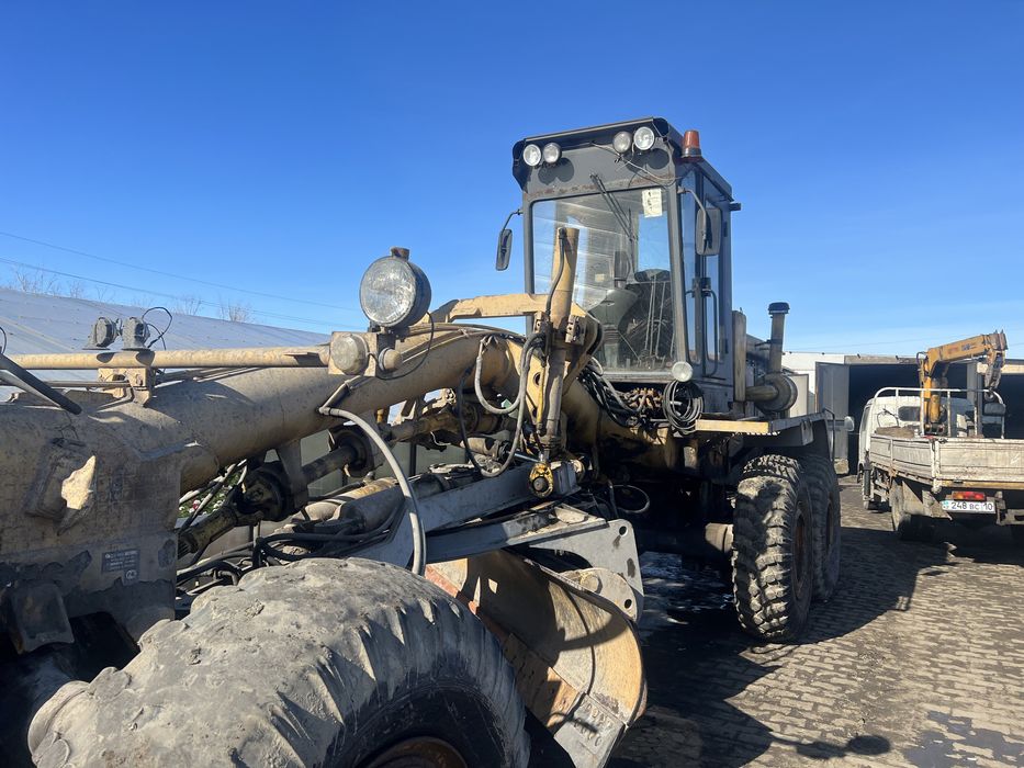 Автогрейдер продам