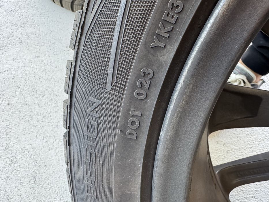 Anvelope de iarna 215 50 18,jante originale Skoda