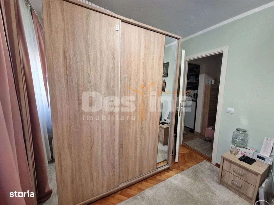Apartament 3 camere de vanzare