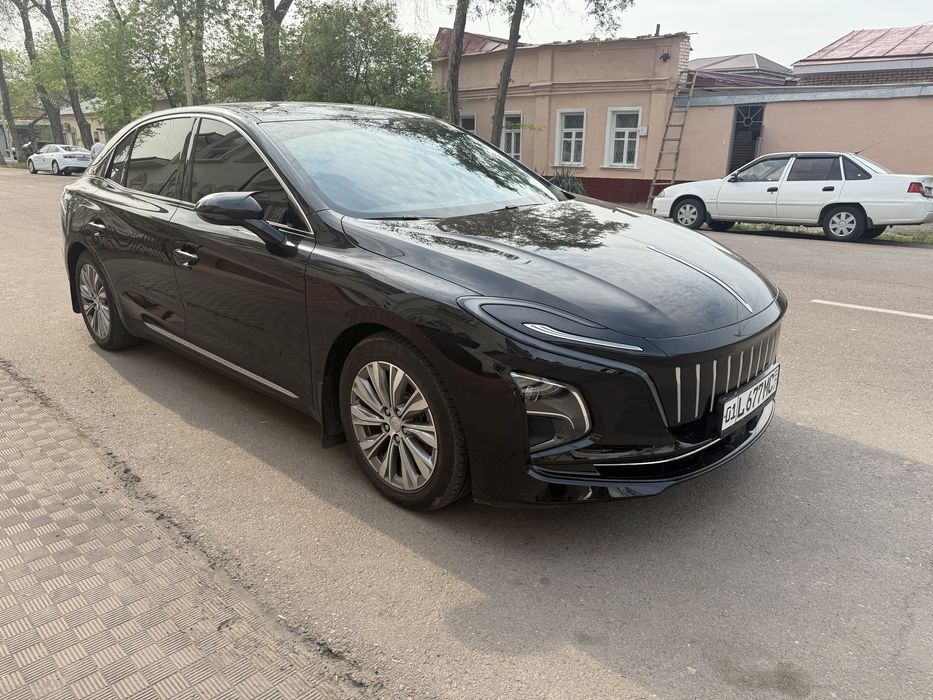 Сдам в аренду с выкупом свою Hongqi E QM5