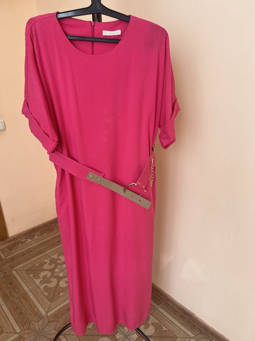 Продам розовое платье