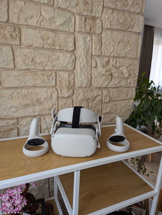 Oculus Quest 2 128GB + travel case + elite strap + VR Panda Strap