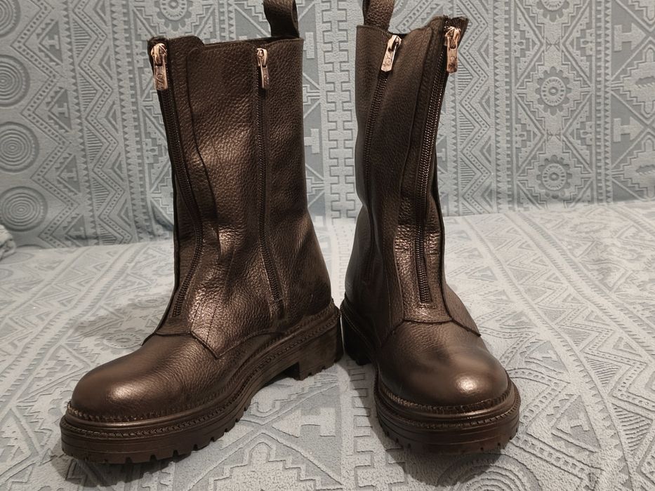 Срочно продам демисезонный ботинку