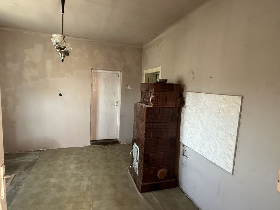 Casă bătrânească și teren intravilan