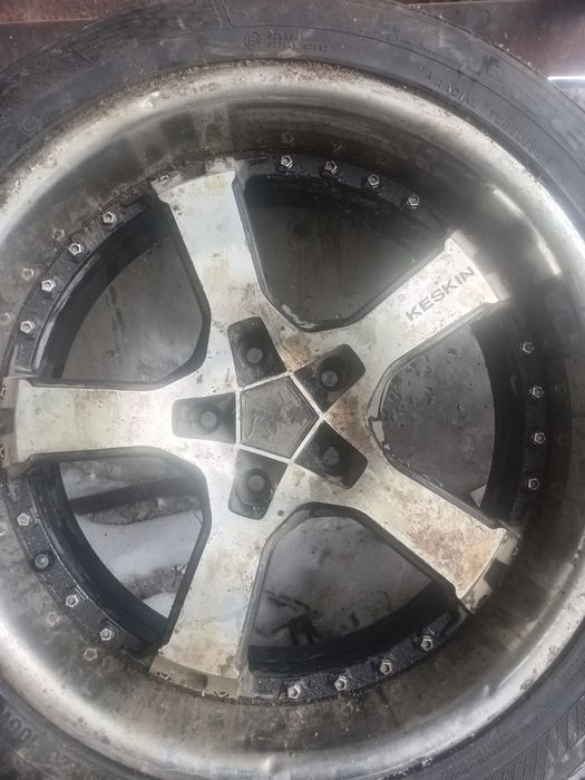 В наличии  два  титановых диска.