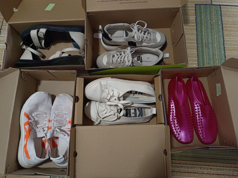 Обувь женская 37 р и вещи за коробку Raffaello