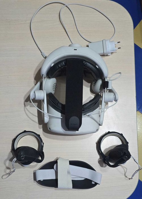 Quest 2 64GB + KIWI Audio and Battery strap