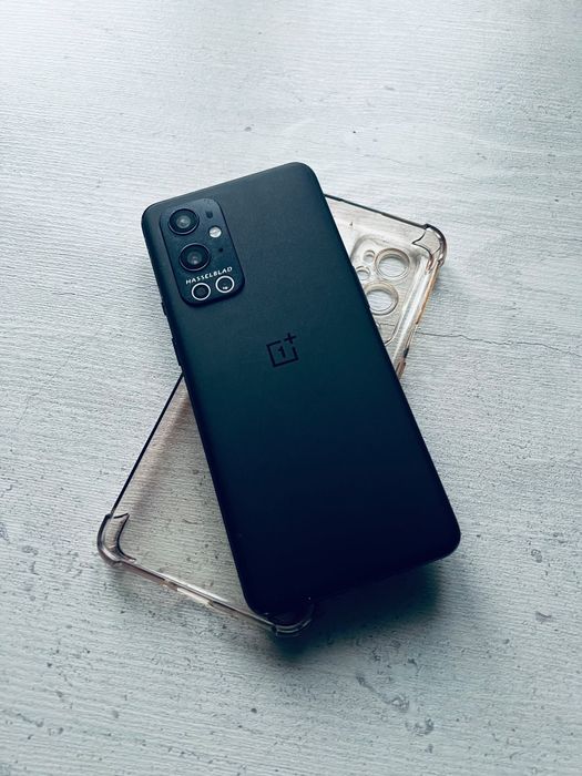 OnePlus 9 Pro . .