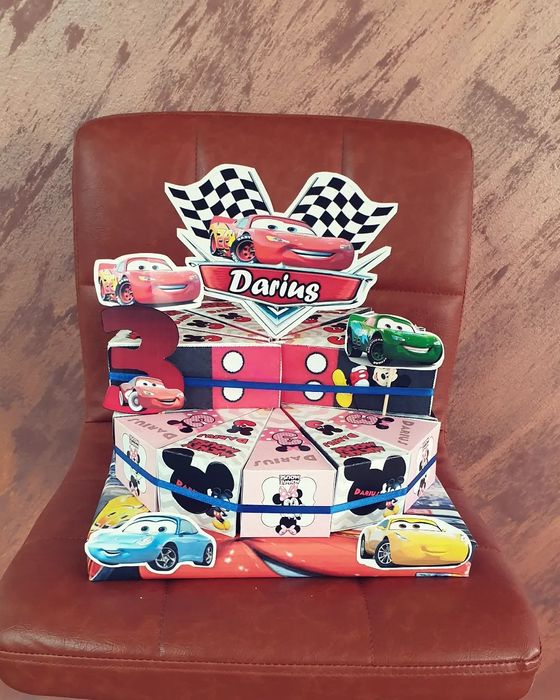 Tort din cutiute de carton