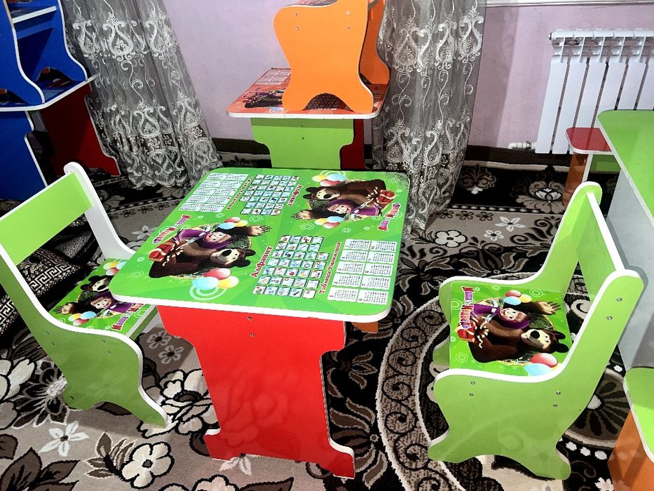 Bolalar uchun dars qilishga muljallangan stol stullar