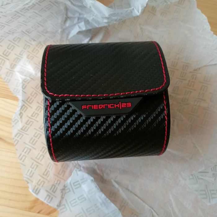 Луксозен калъф за часовник / пътувания Carbon на Friedrich Germany