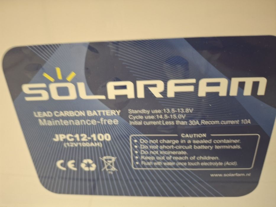 Продавам 2 бр. Карбонови Акумулатори 100А.